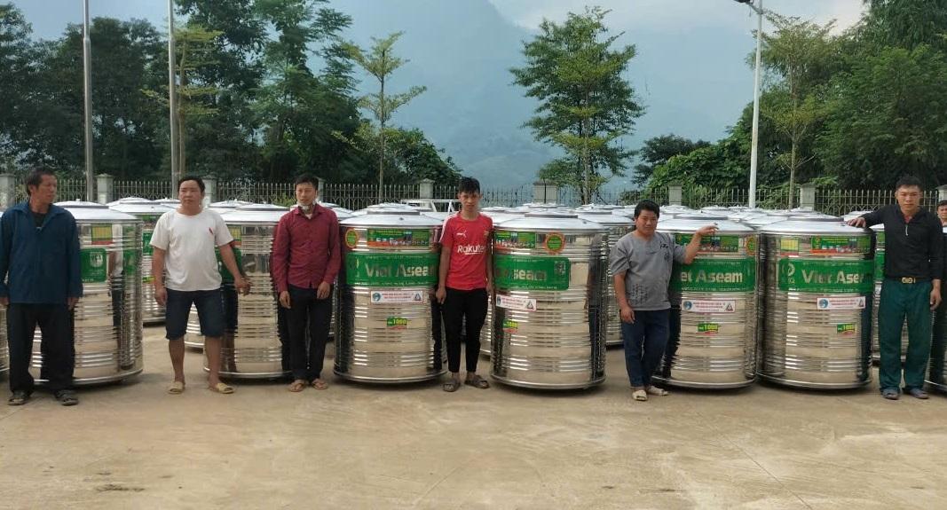 Hàng nghìn hộ dân trên địa bàn tỉnh Lào Cai được cấp phát bồn chứa nước từ Chương trình MTQG 1719 Hàng nghìn hộ dân trên địa bàn tỉnh Lào Cai được cấp phát bồn chứa nước từ Chương trình MTQG 1719