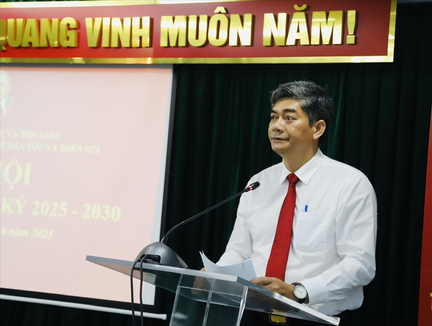 Ủy viên Dự khuyết Ban Chấp hành Trung ương Đảng, Phó Bí thư Thường trực, Thứ trưởng Bộ Dân tộc và Tôn giáo Y Vinh Tơr Ủy viên Dự khuyết Ban Chấp hành Trung ương Đảng, Phó Bí thư Thường trực, Thứ trưởng Bộ Dân tộc và Tôn giáo Y Vinh Tơr