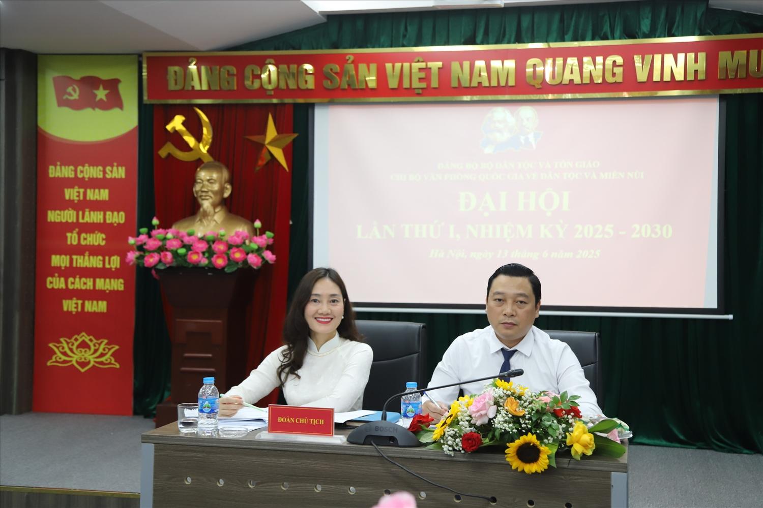 Đoàn Chủ tịch Đại hội Đoàn Chủ tịch Đại hội