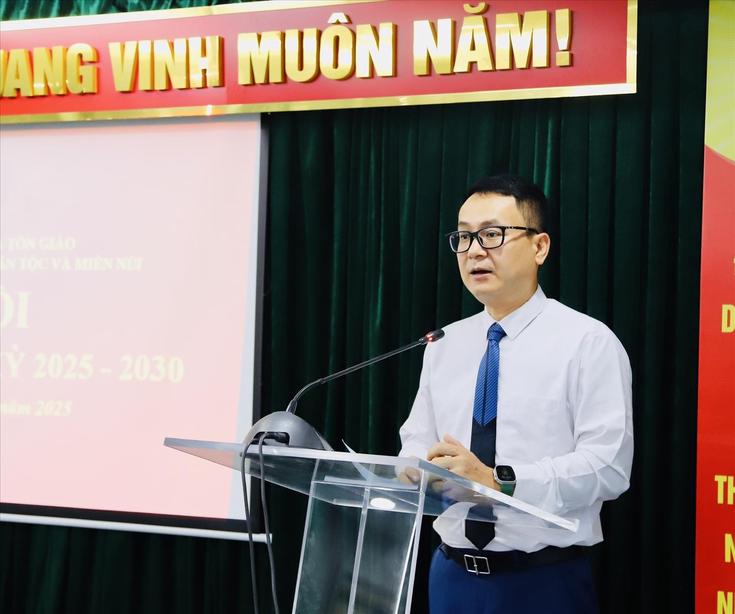 Đồng chí Hà Việt Quân - Chánh Văn phòng Quốc gia về dân tộc và miền núi phát biểu tại Đại hội Đồng chí Hà Việt Quân - Chánh Văn phòng Quốc gia về dân tộc và miền núi phát biểu tại Đại hội