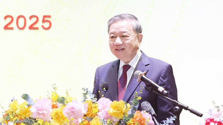 Tổng Bí thư Tô Lâm phát biểu chỉ đạo Đại hội đại biểu Đảng bộ xã Nghĩa Trụ lần thứ nhất, nhiệm kỳ 2025-2030. (Ảnh: Thống Nhất/TTXVN) vna-potal-tong-bi-thu-to-lam-du-dai-hoi-dai-bieu-lan-thu-i-nhiem-ky-2025-2030-cua-dang-bo-xa-nghia-tru-8147595-6256.jpg