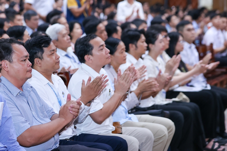 Thủ tướng Phạm Minh Chính tiếp xúc cử tri Cần Thơ- Ảnh 5. Thủ tướng Phạm Minh Chính tiếp xúc cử tri Cần Thơ- Ảnh 5.