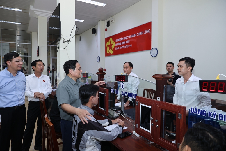 Thủ tướng kiểm tra việc vận hành chính quyền 2 cấp tại phường Ninh Kiều (Cần Thơ)- Ảnh 5. Thủ tướng kiểm tra việc vận hành chính quyền 2 cấp tại phường Ninh Kiều (Cần Thơ)- Ảnh 5.