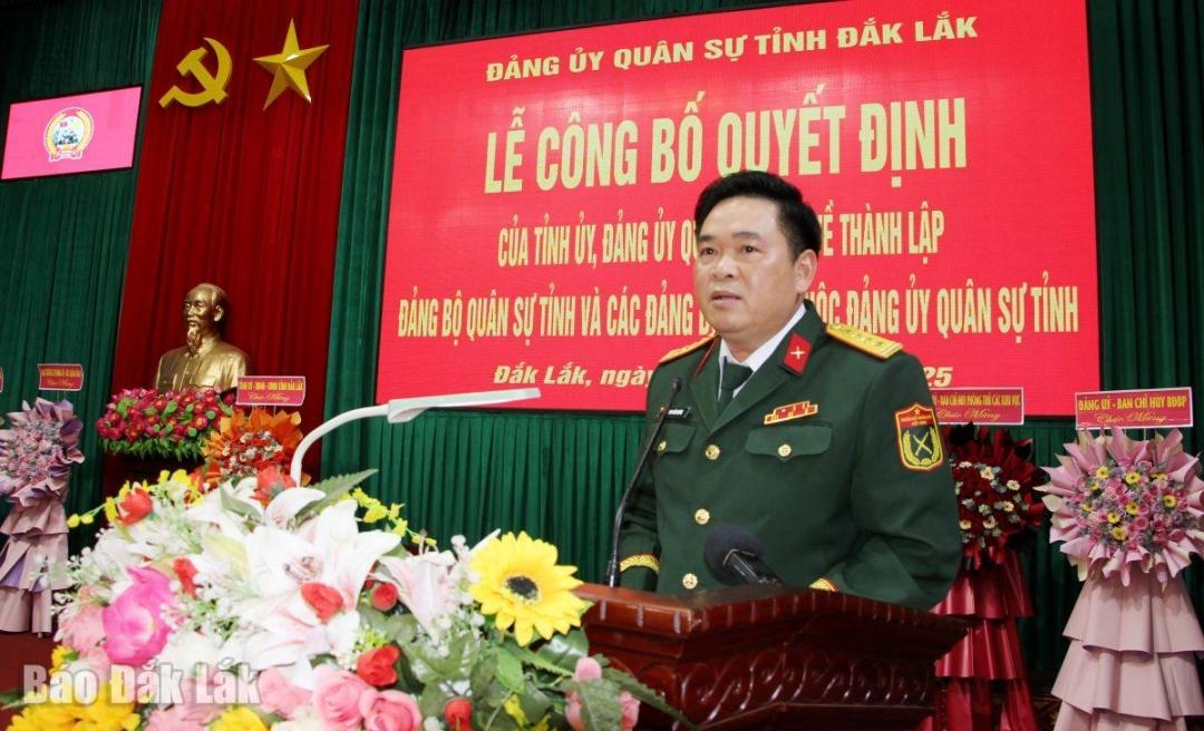 Đại tá Đinh Văn Hưng, Phó Bí thư Thường trực Đảng ủy Quân sự tỉnh, Chính ủy Bộ Chỉ huy Quân sự tỉnh phát biểu nhận nhiệm vụ.