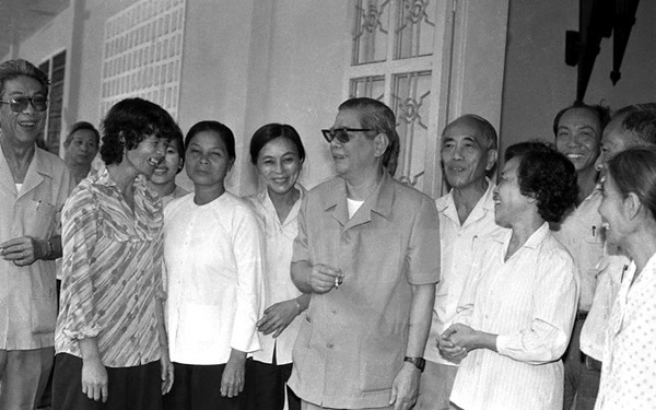 Tổng Bí thư Nguyễn Văn Linh gặp gỡ lãnh đạo Thành ủy TP. Hồ Chí Minh. Ảnh: TTXVN