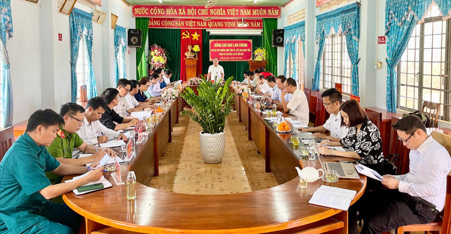 Quang cảnh buổi làm việc. Ảnh: Vũ Thảo quang-canh-buoi-lam-viec-tai-xa-bien-ho-anh-vu-thao.jpg