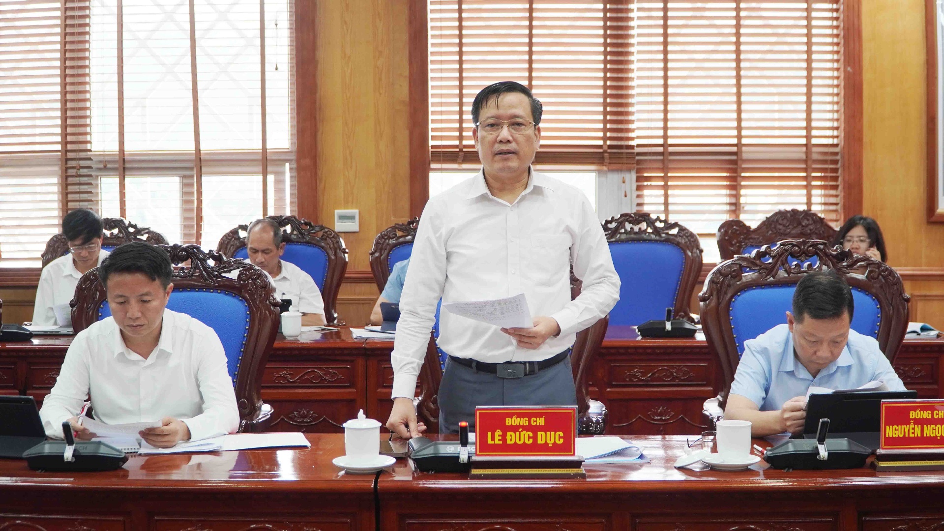 Đồng chí Lê Đức Dục – Uỷ viên Ban Thường vụ, Trưởng Ban Tuyên giáo và Dân vận tỉnh uỷ tham gia ý kiến.