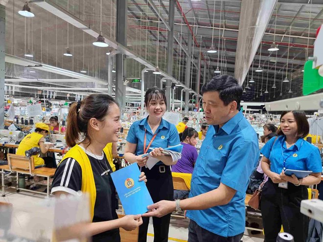 Công nhân, cán bộ công đoàn phấn khởi trước thông tin tăng lương tối thiểu vùng lên 7,2%