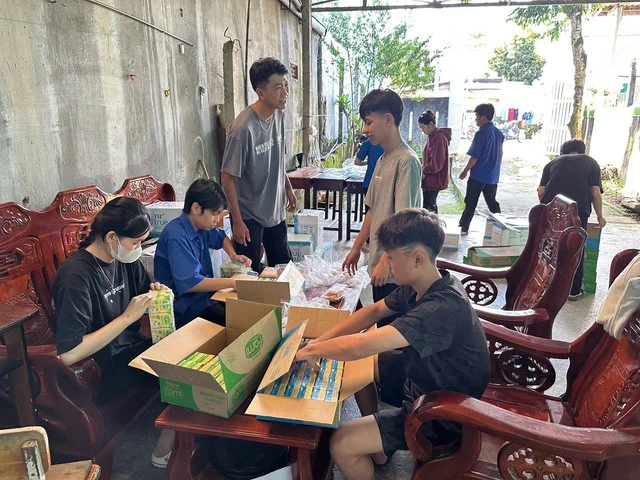 Còn 6 ngày hoạt động, các quận, huyện đoàn vẫn hết lòng ‘Tiếp sức mùa thi’- Ảnh 2.