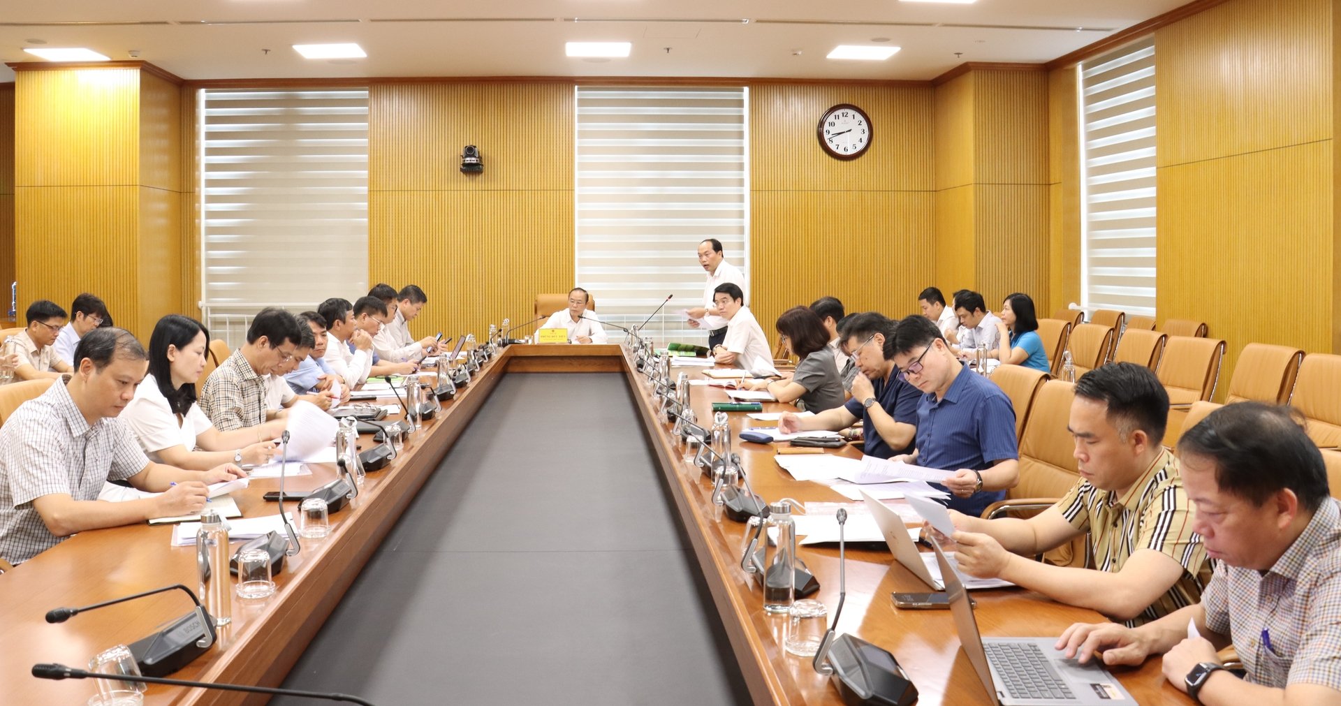 Các tiểu ban báo cáo tiến độ thực hiện từng nhóm công việc trọng tâm chuẩn bị tổ chức Triển lãm thành tựu đất nước và kỷ niệm 80 năm ngành NN-MT. Ảnh: Nguyễn Thủy.
