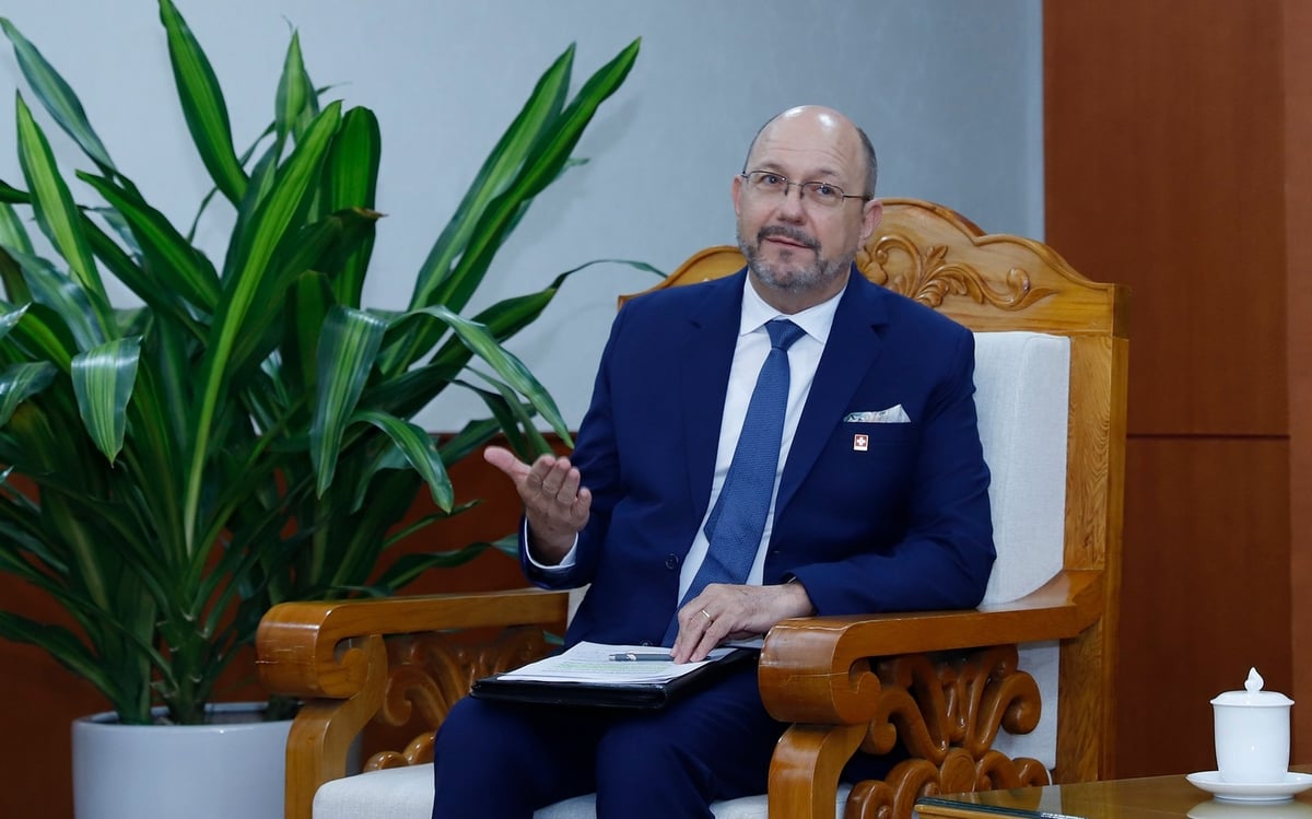 Ông Thomas Gass, Đại sứ Thụy Sĩ tại Việt Nam tại cuộc gặp với Bộ trưởng Đỗ Đức Duy ngày 8/7. Ảnh: Khương Trung.