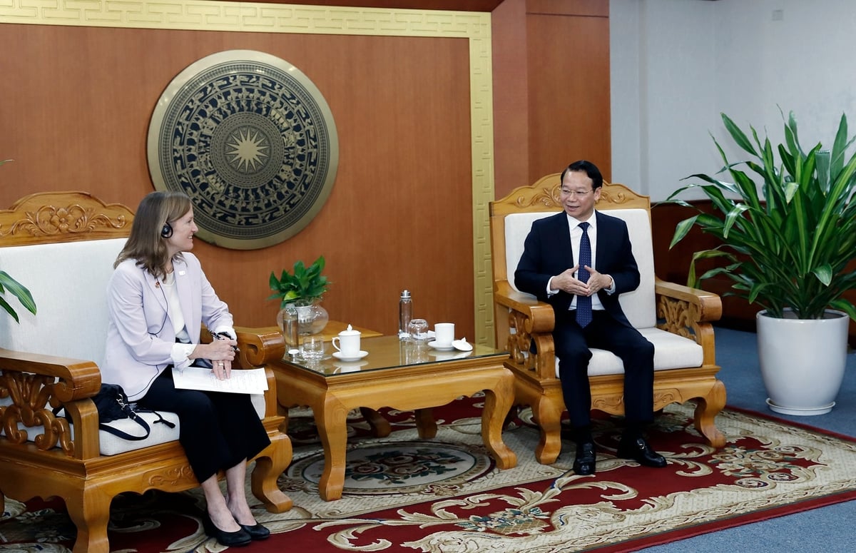 Bà Aler Grubbs, Tổng Giám đốc USAID tại Việt Nam có buổi gặp với Bộ trưởng Đỗ Đức Duy. Ảnh: Khương Trung. 