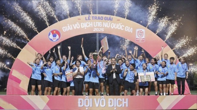 Hà Nội bảo vệ thành công ngôi vô địch Giải bóng đá nữ U16 Quốc gia 2025 - Ảnh 1. Hà Nội bảo vệ thành công ngôi vô địch Giải bóng đá nữ U16 Quốc gia 2025 - Ảnh 1.