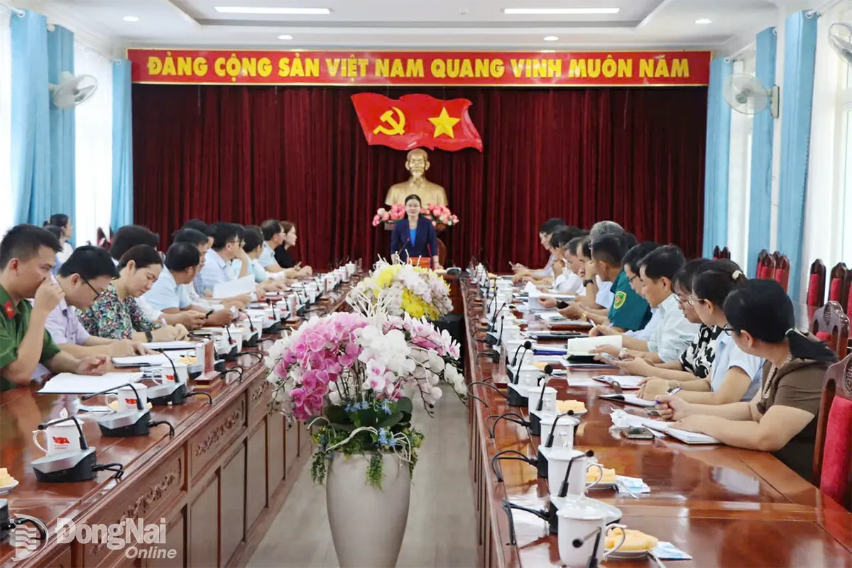Ủy viên dự khuyết Ban Chấp hành Trung ương Đảng, Phó Bí thư thường trực Tỉnh ủy, Chủ tịch HĐND tỉnh Tôn Ngọc Hạnh thăm và làm việc tại xã Xuân Lộc.   