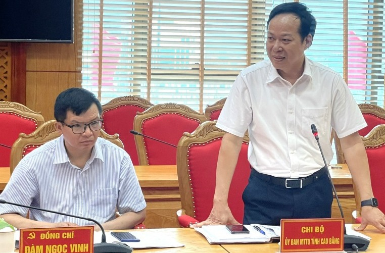 Đại biểu tham gia ý kiến tại hội nghị.